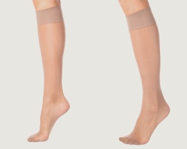 Femeie purtând ciorapi compresivi pentru a preveni insuficiența venoasă