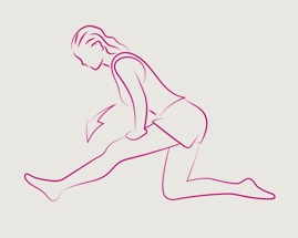 Femeie efectuând o întindere a tendonului în poziția îngenunchiat, aplecându-se ușor înainte din șolduri. 